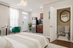Little Penthouse in Little Italy Near Inner Harbor Studio